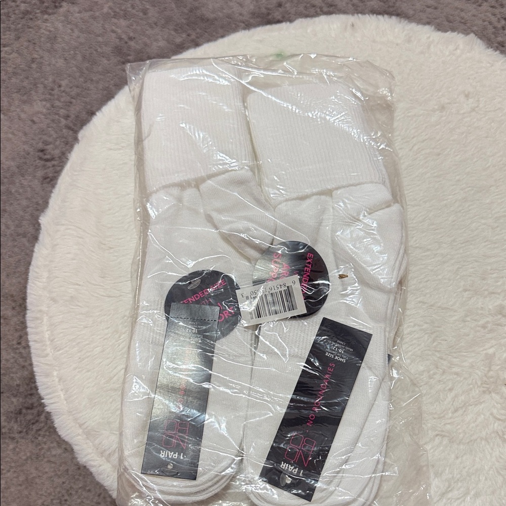 No Boundaries White Crew Socks